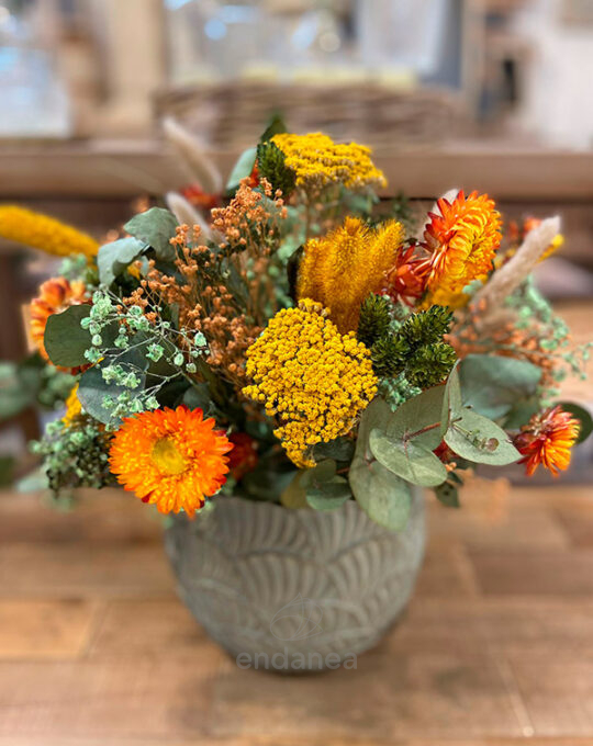 composicion-de-flor-seca-alegre-decorativo