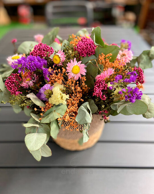 composicion-de-flor-seca-jardin-decoracion