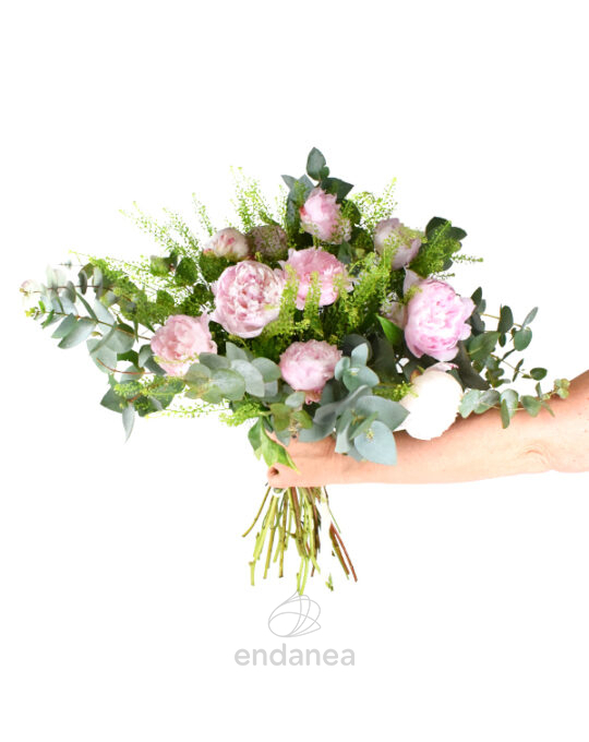 ramo-de-flores-peonias-amor-dia-de-la-madre-mano