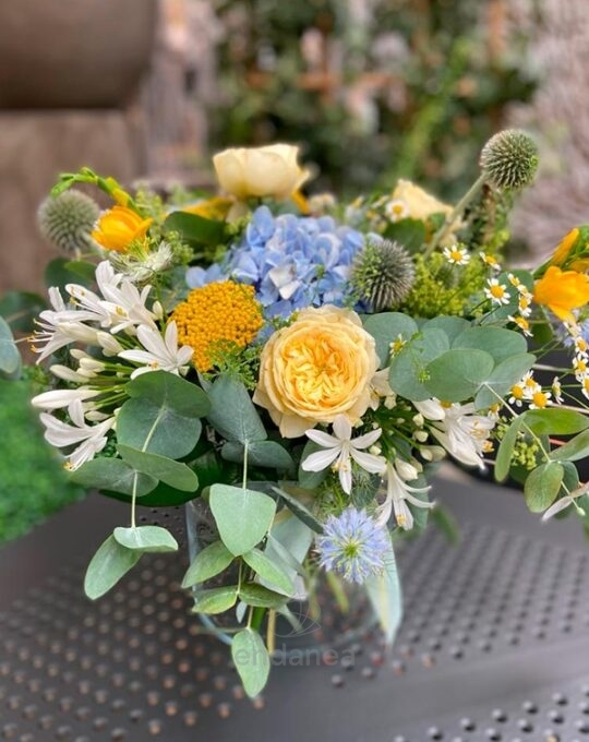 ramo-azules-y-amarillos-decoracion-floristeria-online