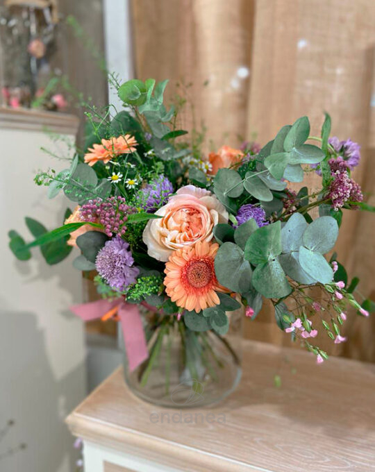 ramo-melocoton-y-violeta-decoracion-interior