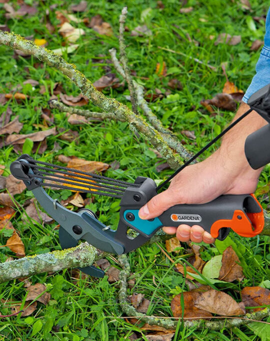 tijera-de-pertiga-combisystem-gardena-corte-a-mano