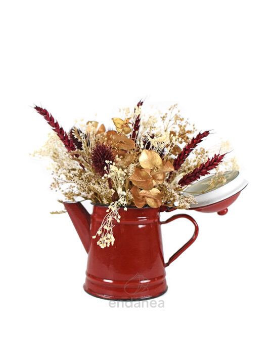 flores-secas-tonos-dorados-en-cafetera-roja-con-tapa