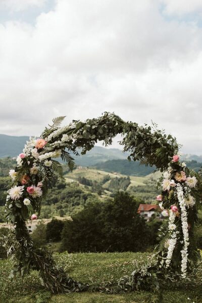 boda-kelly-aitor-arco-floral-ceremonia